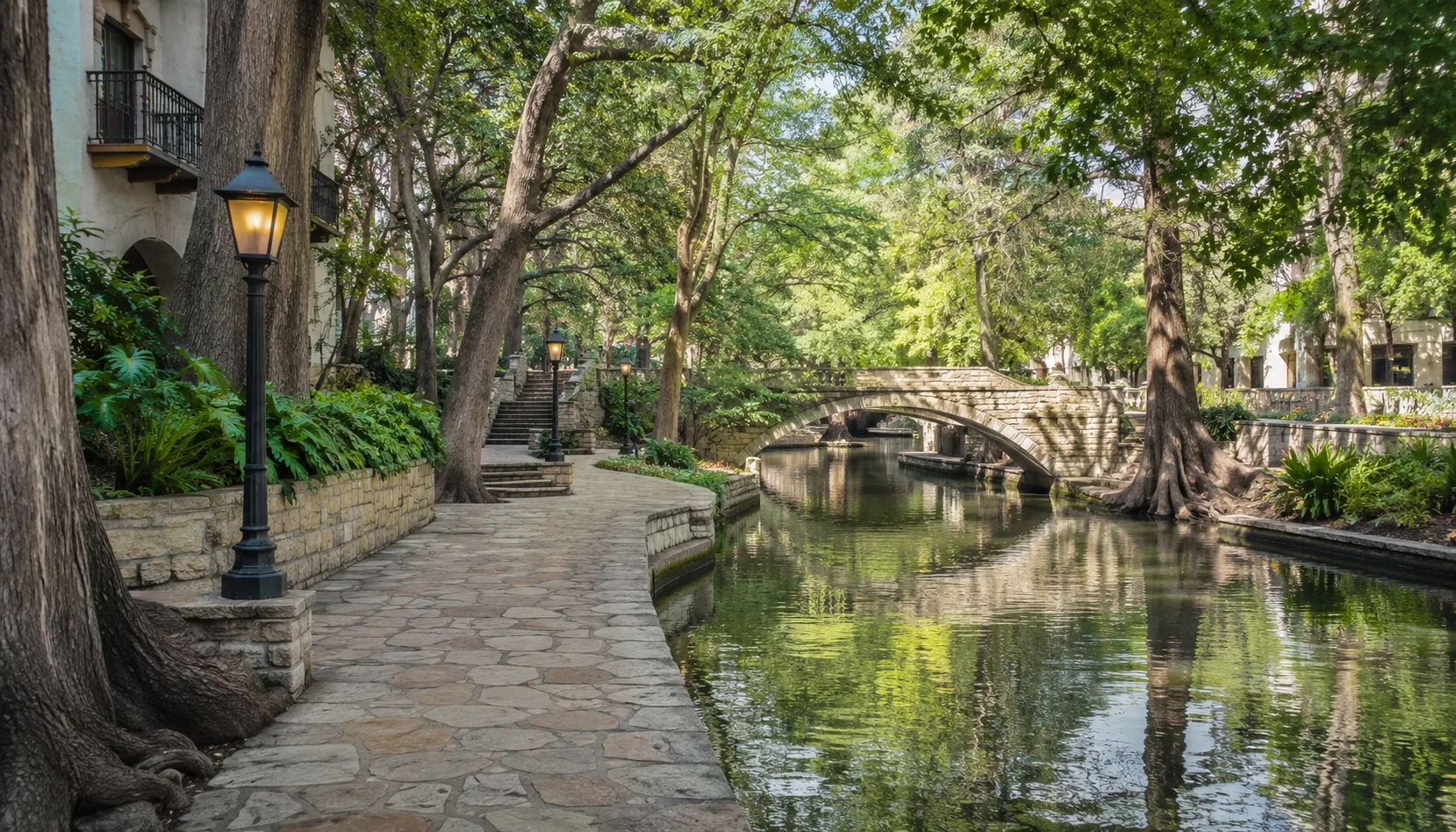 Walking the San Antonio River Walk for free